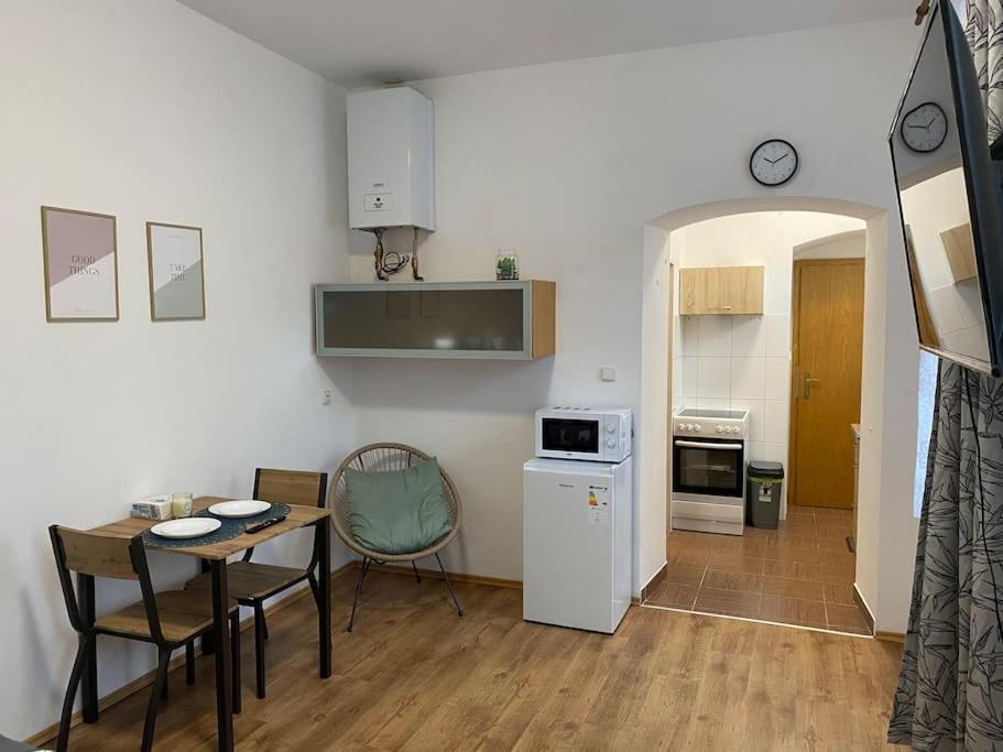 Cozy 1 Bedroom Studio In The Center Of Pilsen Plzeň Exterior foto